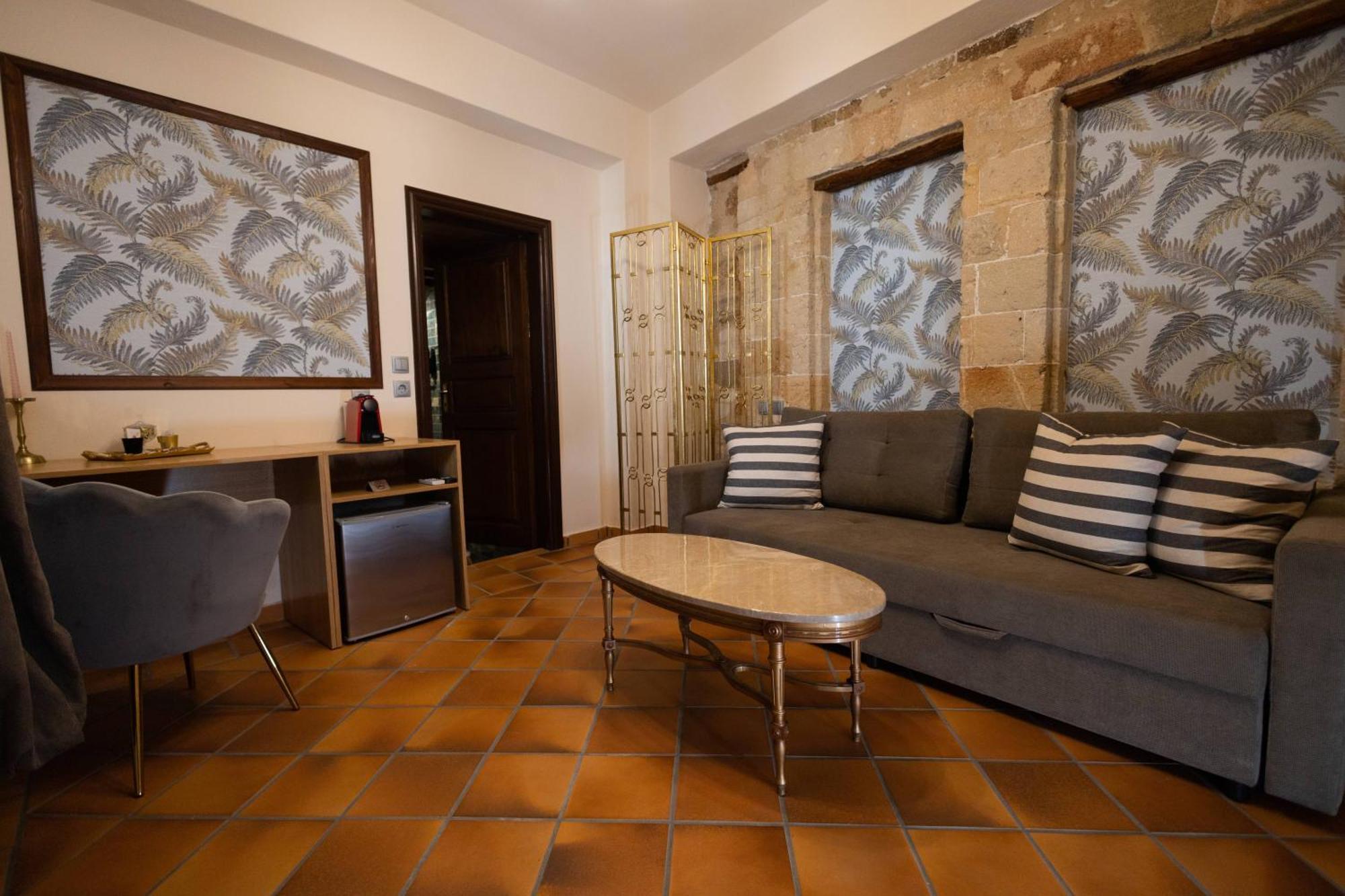 April Luxury Suites (Adults Only) Rhodes City Rum bild